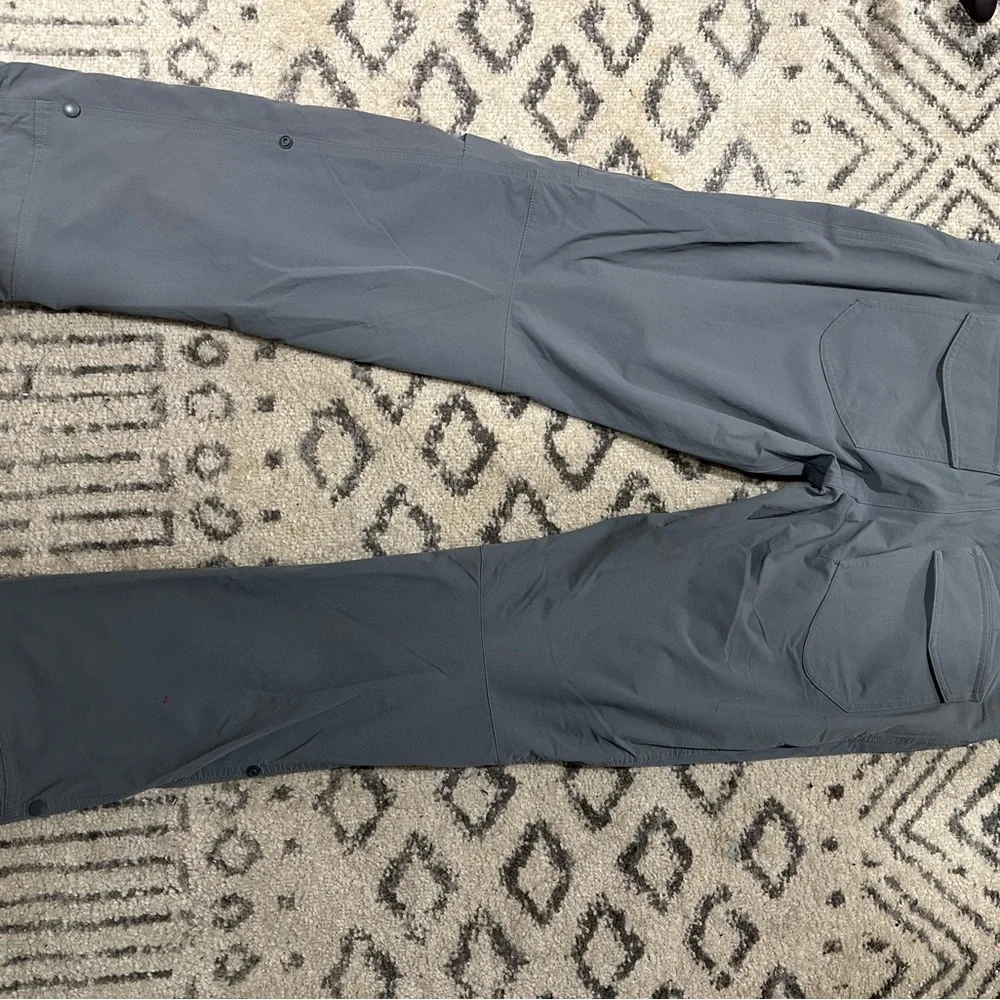 Women’s Gray Hiking Pants 🥾 - Picture 3 of 5